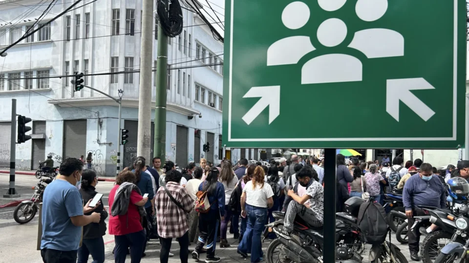Terremoto de magnitude 7,3 atinge costa do México e aciona alerta na América Latina