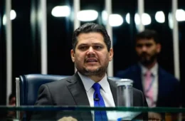 Alcolumbre segura promulgação de pauta-bomba à espera de conversa com Lula