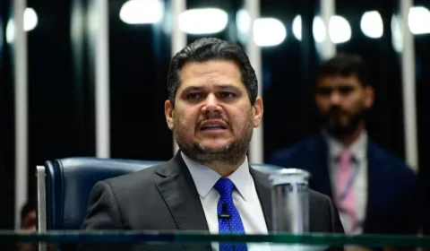 Alcolumbre segura promulgação de pauta-bomba à espera de conversa com Lula