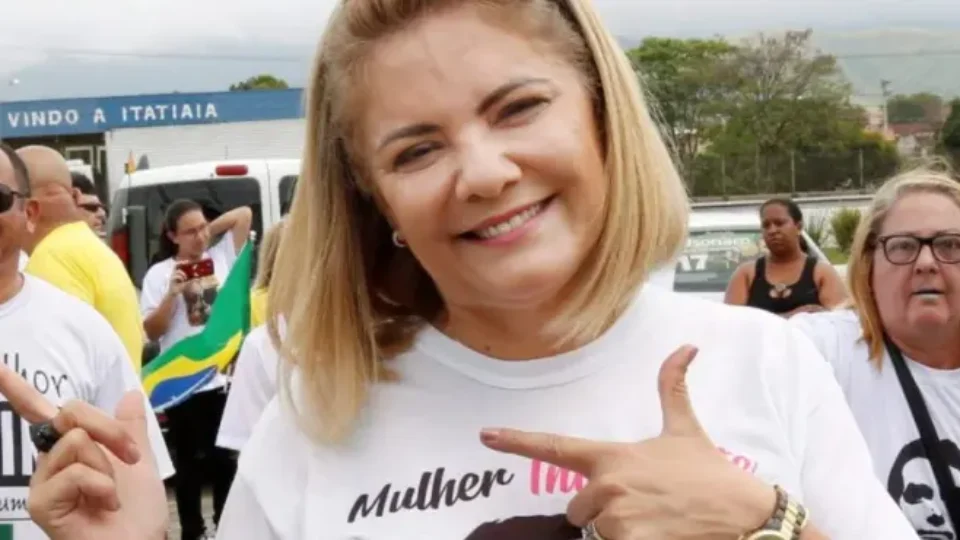 Justiça Eleitoral determina bloqueio de R$ 227,7 mil em contas de ex-esposa de Bolsonaro