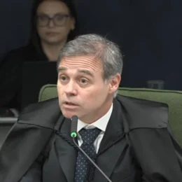 Mendonça não vê margem para trégua com PF no caso Lulinha, e Fachin tenta evitar escalada da crise
