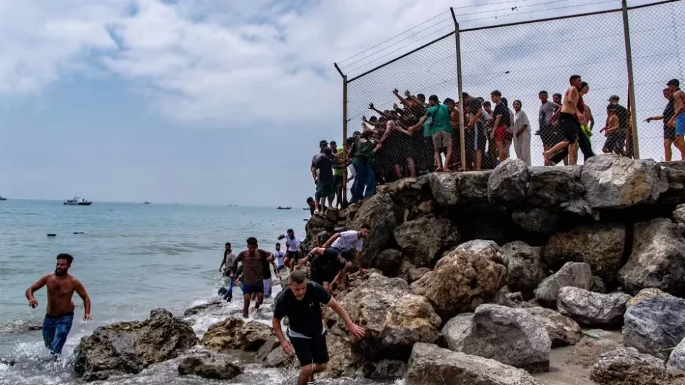 Itália suspende acordo de livre circulação com Espanha após crise migratória em Ceuta
