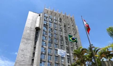 Justiça manda tutor pagar indenização de R$ 7,5 mil após mulher ser atacada por pitbulls