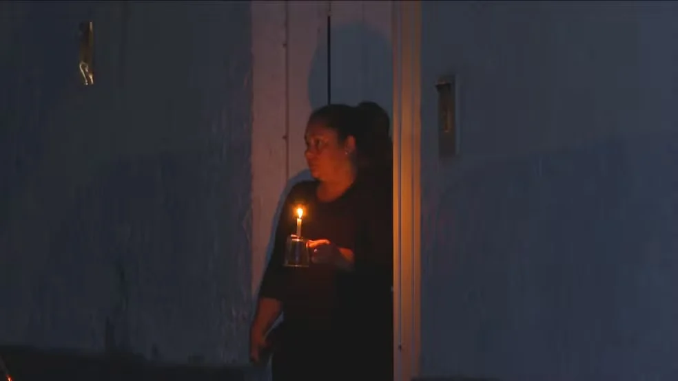 Bairros ricos tiveram luz restabelecida em minutos no RJ; periferia passa 70 horas no escuro