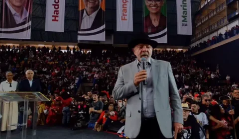 ‘Não venham de fora meter o dedo nas nossas eleições’, diz Lula em convenção do PT em SP