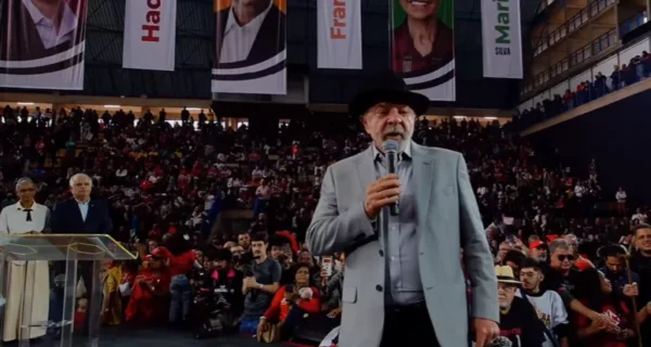 ‘Não venham de fora meter o dedo nas nossas eleições’, diz Lula em convenção do PT em SP