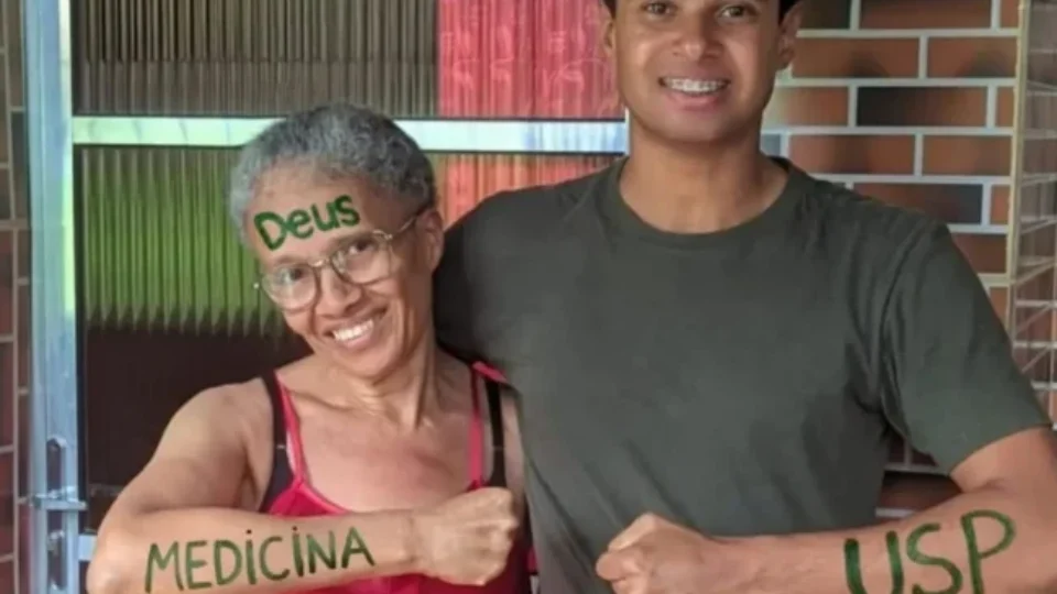 Baiano aprovado em 1º lugar em Medicina na USP está internado na UTI