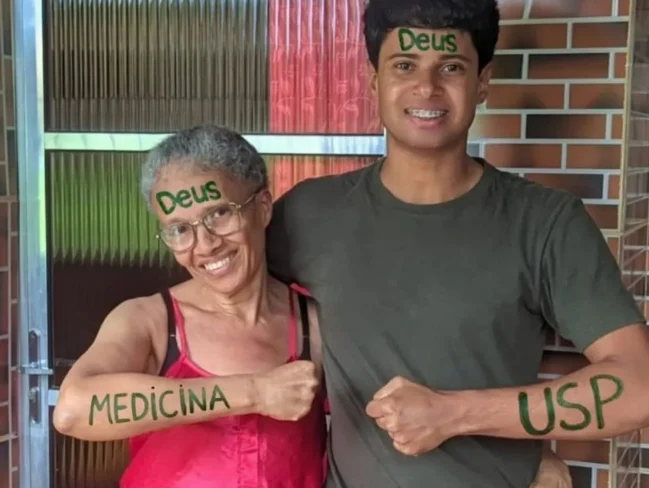 Baiano aprovado em 1º lugar em Medicina na USP está internado na UTI