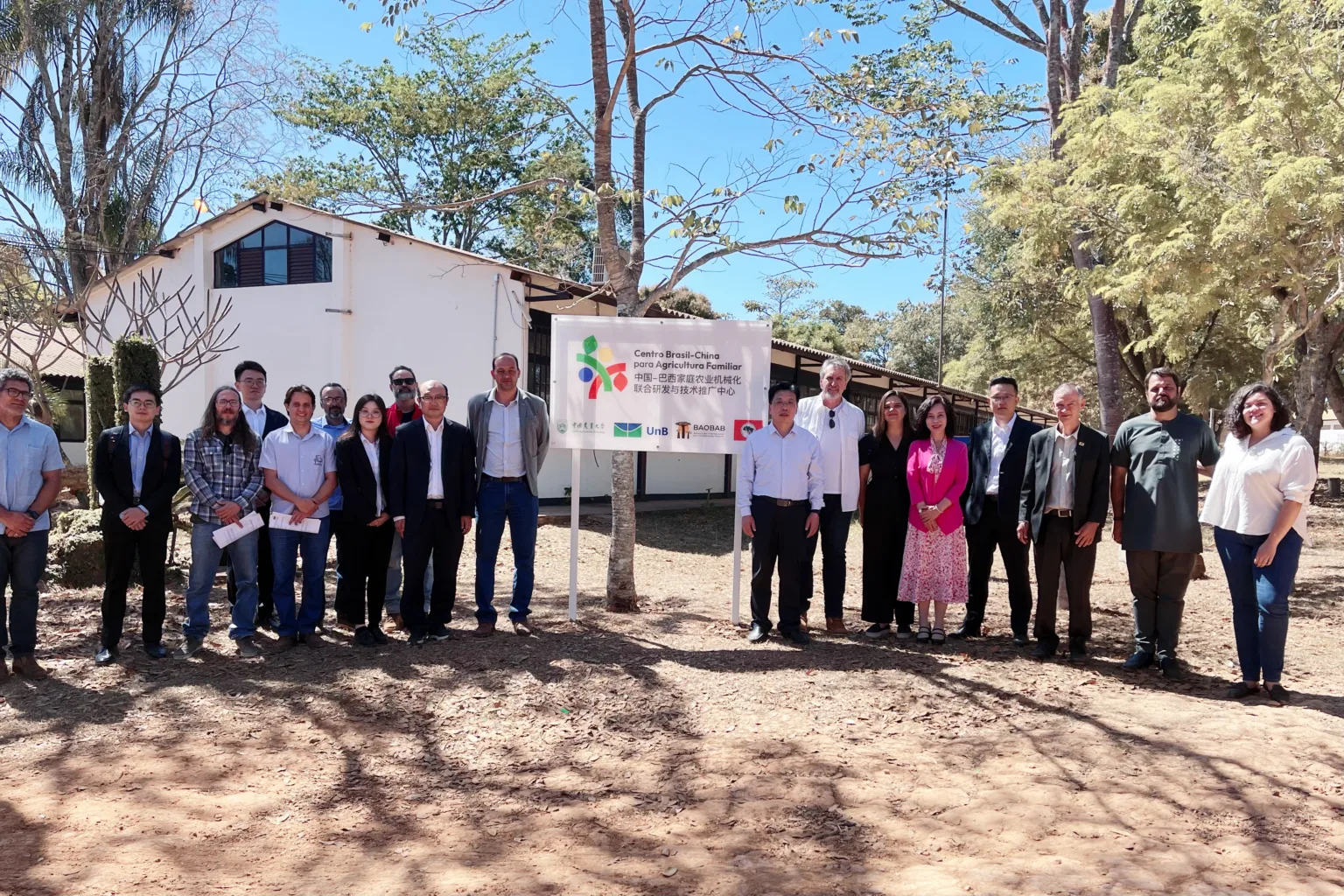 Representantes da Universidade Agrícola da China, Universidade de Brasília e Baobab, durante inauguração do Centro Brasil-China para Agricultura Familiar, em julho de 2024. | Crédito: Arquivo MST