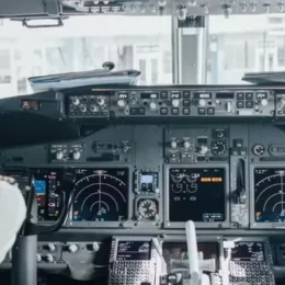Piloto relata ‘calafrio’ ao controlador de voo após avistar luzes no céu no PR