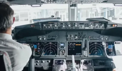 Piloto relata ‘calafrio’ ao controlador de voo após avistar luzes no céu no PR