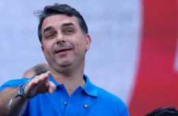PF cancela depoimento de Flávio Bolsonaro em investigação de calúnia contra Lula