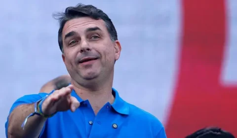 PF cancela depoimento de Flávio Bolsonaro em investigação de calúnia contra Lula