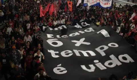 Manifestantes cobram aprovação no Senado da PEC do fim da escala 6×1