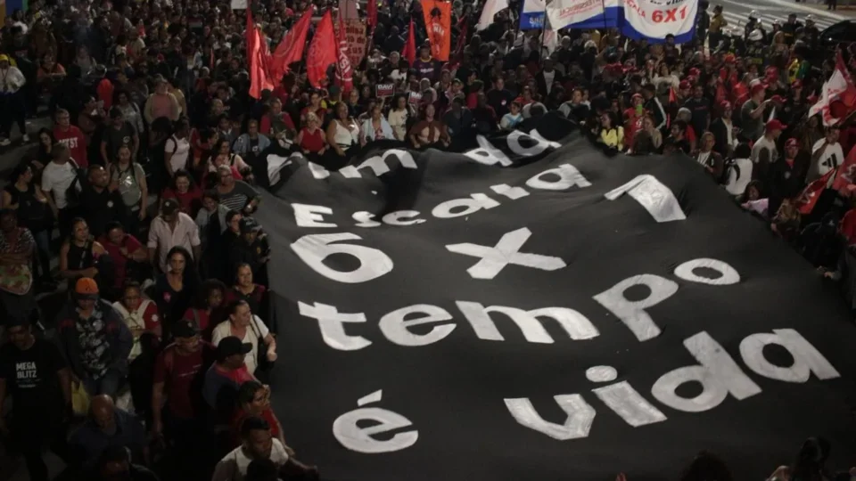 Manifestantes cobram aprovação no Senado da PEC do fim da escala 6×1