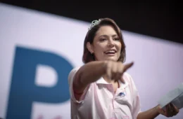 Após crise com Flávio Bolsonaro, Michelle elogia política de Lula: ‘Sonho realizado’