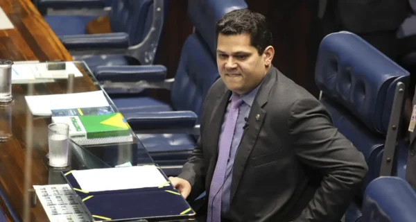 Nova reunião de líderes deve confirmar adiamento da PEC do fim da escala 6×1