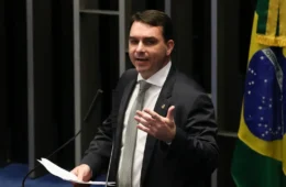 PGR pede que Flávio Bolsonaro seja ouvido por calúnia contra Lula