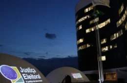 TSE assina acordo com big techs para combater desinformação