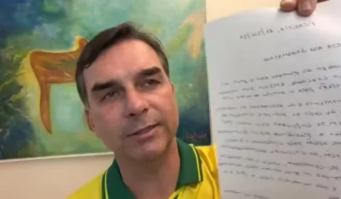 OAB pede a Moraes que Flávio possa falar com Bolsonaro como advogado