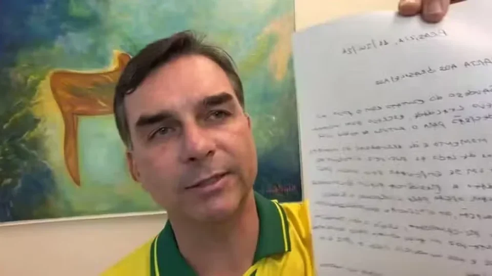 OAB pede a Moraes que Flávio possa falar com Bolsonaro como advogado