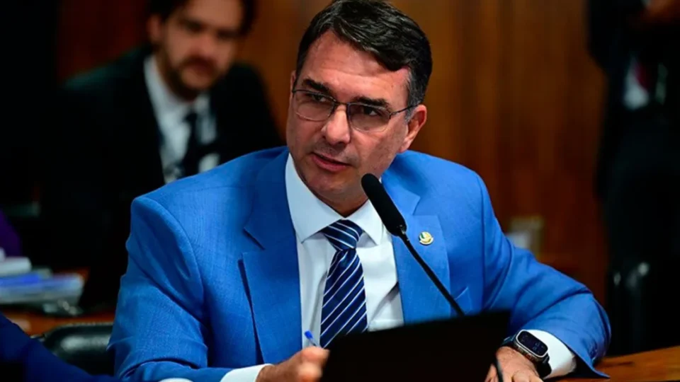 Flávio reforça ofensiva no Ceará antes de decisão do PL sobre apoio a Ciro Gomes