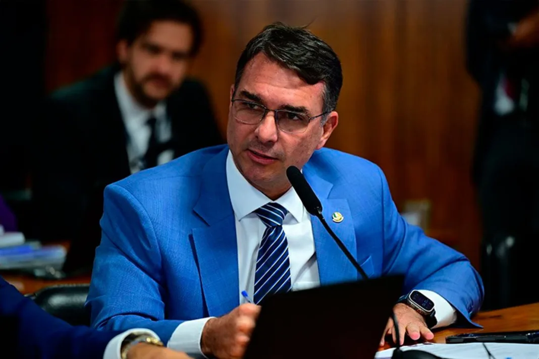 Flávio reforça ofensiva no Ceará antes de decisão do PL sobre apoio a Ciro Gomes