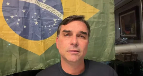 Petição pede reabertura das rachadinhas de Flávio Bolsonaro após reportagem do ICL