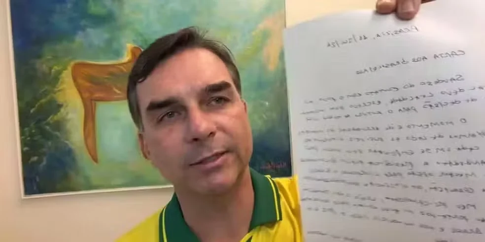 OAB pede a Moraes que Flávio possa falar com Bolsonaro como advogado
