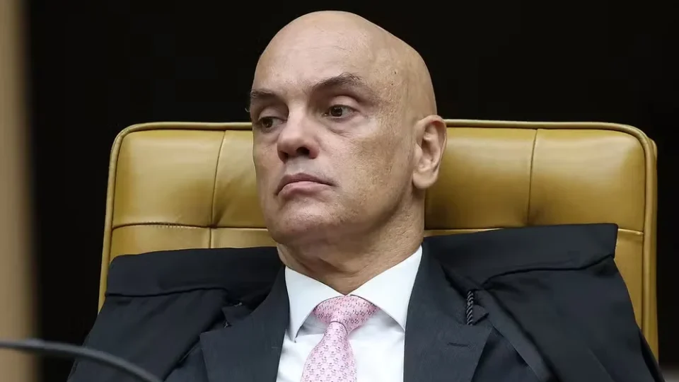 Moraes conclui que Bolsonaro sabia da divulgação da carta por Flávio nas redes