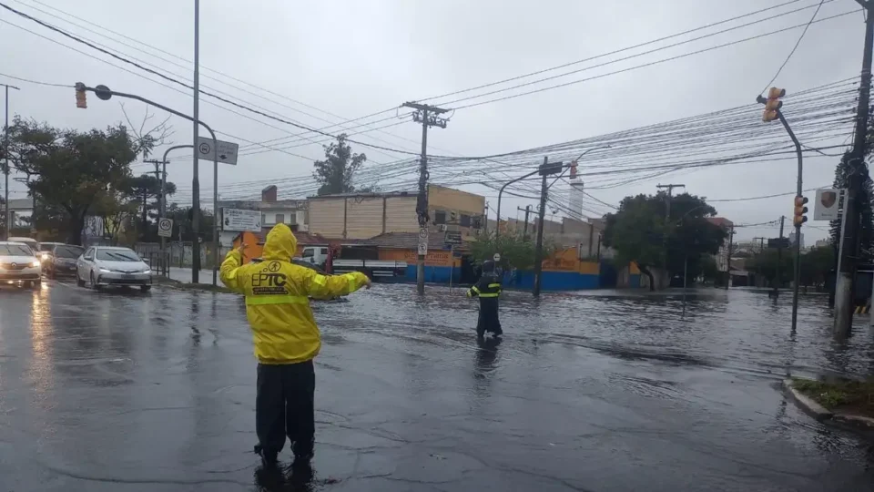Tempestade e granizo causam prejuízo a 43 municípios no RS; governo decreta emergência