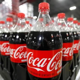 Tesla, Coca-Cola e Nestlé pedem que EUA não adotem tarifas sobre produtos brasileiros