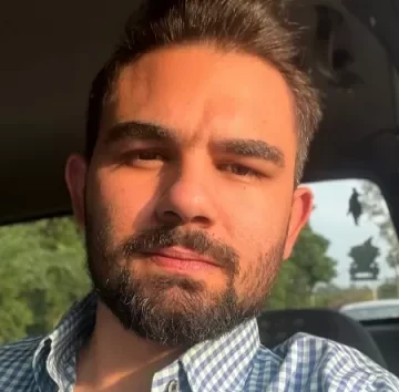 Estudante de aviação Gustavo Henrique Lara, 27, que morreu após banho de óleo