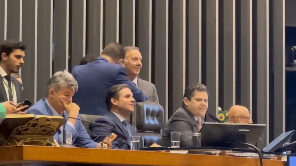 O time de jornalistas do ICL Notícias mergulhou nos bastidores do poder para revelar as denúncias por trás do orçamento secreto. Foto: reprodução/Orçamento Secreto