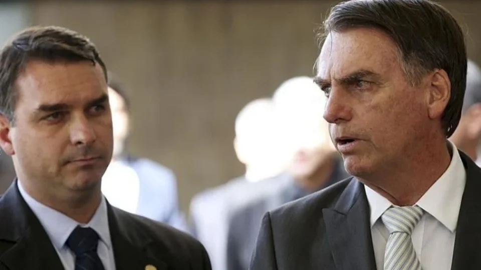 Bolsonaro diz em carta que Flávio é seu porta-voz e candidato, após crise com Michelle