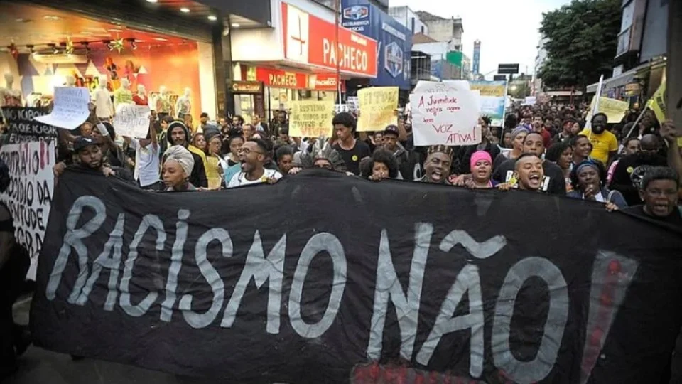 O racismo empobrece o Brasil: é isso que você quer?