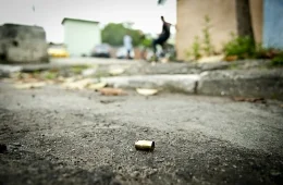 Mortes violentas no Brasil caem 8,4% em 2025 e chegam ao menor patamar em 14 anos