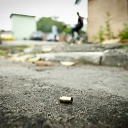 Mortes violentas no Brasil caem 8,4% em 2025 e chegam ao menor patamar em 14 anos