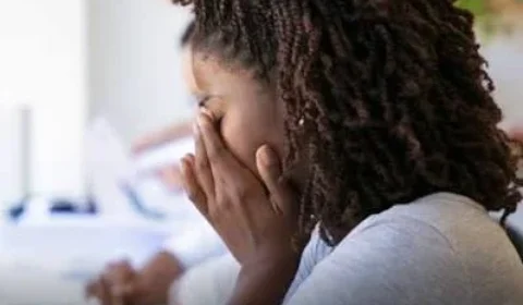 Problemas de coluna e saúde mental impulsionam recorde de afastamentos pelo INSS