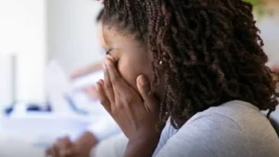 Problemas de coluna e saúde mental impulsionam recorde de afastamentos pelo INSS