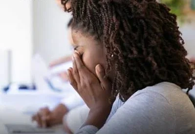 Problemas de coluna e saúde mental impulsionam recorde de afastamentos pelo INSS