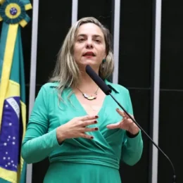 Comissão da Câmara aprova adicional de 5% na aposentadoria do INSS para mulher com filho