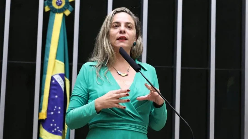 Comissão da Câmara aprova adicional de 5% na aposentadoria do INSS para mulher com filho
