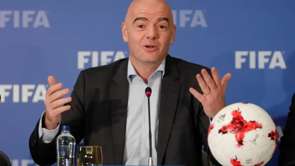 Uefa anuncia boicote à Copa do Mundo após plano da Fifa de vender participações