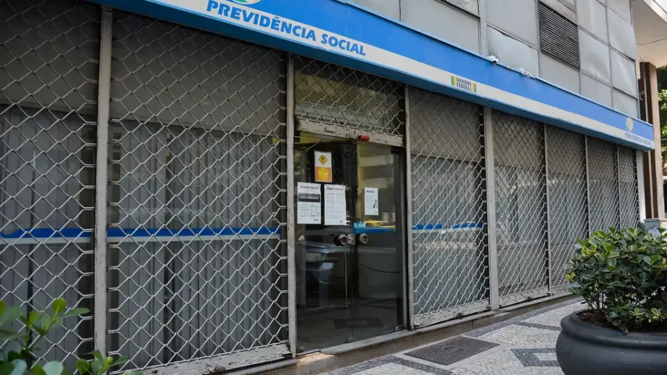 Governo quer adotar regra para mudar teto de juros do consignado do INSS