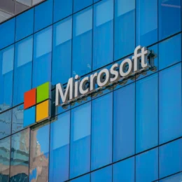 Microsoft demite 4,8 mil funcionários e cita impacto da IA como justificativa