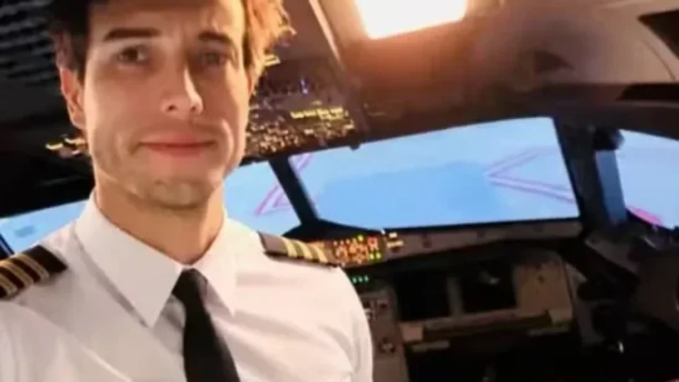 Instrutor de voo se joga de avião em pleno ar e diz à aluna: ‘Você sabe o que fazer’