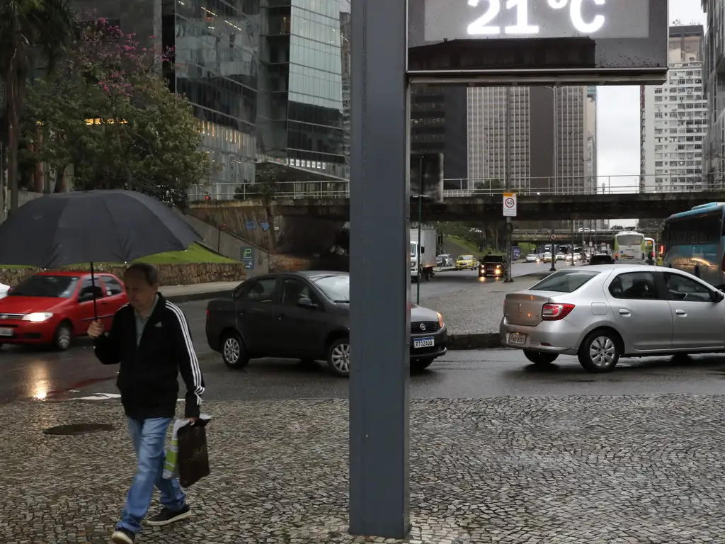 Frente fria deixa clima instável e traz chuva ao Rio de Janeiro até domingo. (Foto:Fernando Frazão/Agência Brasil) 