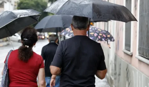 Previsão: Frente fria avança pelo Sul e leva chuva para outras regiões no fim de semana