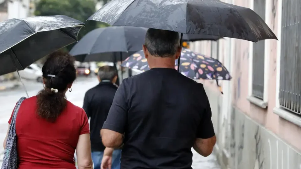Previsão: Frente fria avança pelo Sul e leva chuva para outras regiões no fim de semana
